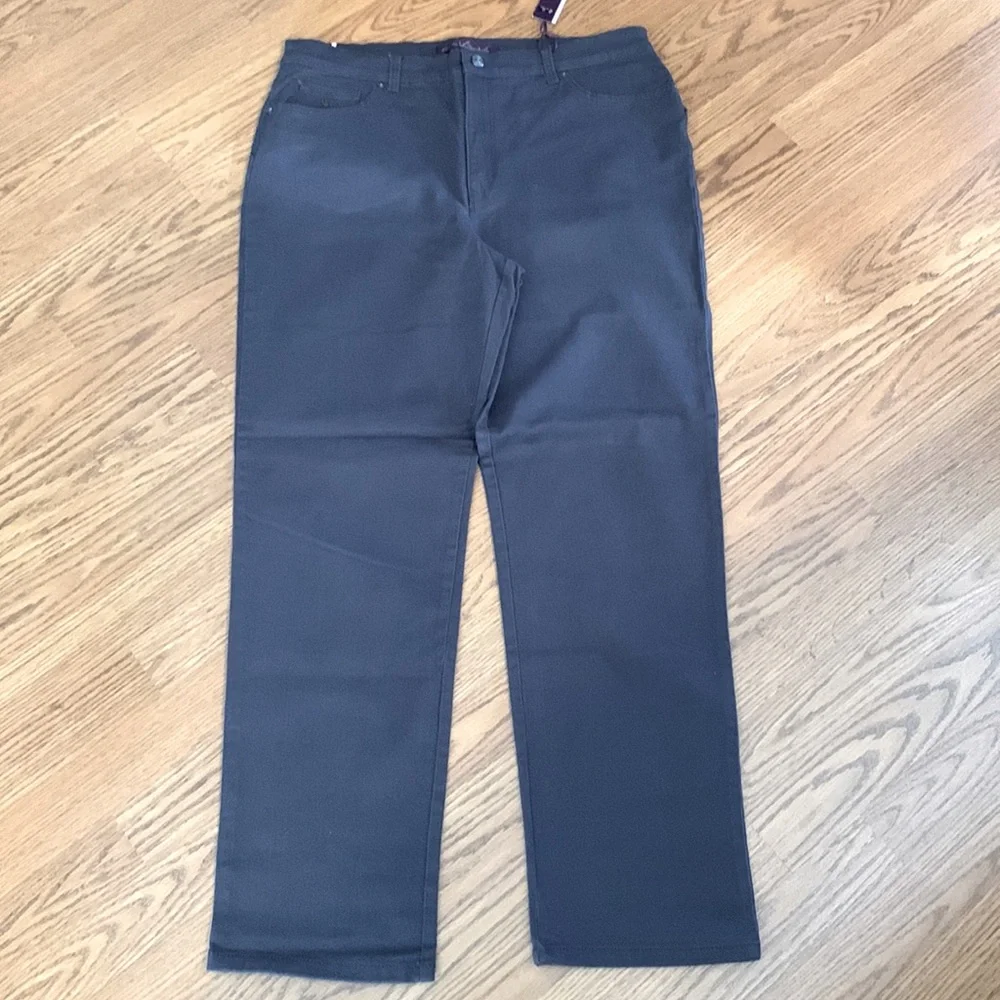 Gloria Vanderbilt AMANDA Jeans - Picture 3 of 13